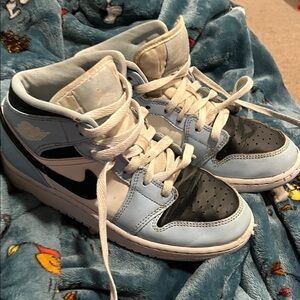 Nike 3.5Y Baby Blue/Black/White High Top Jordans